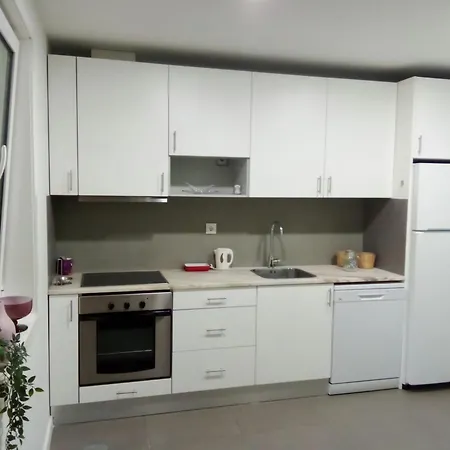 Ground Floor Terrace Flat By Porto Apartmán *