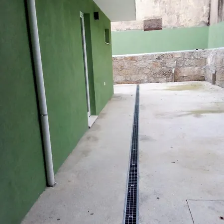 Ground Floor Terrace Flat By Porto Apartmán